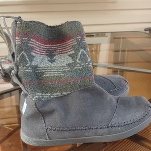 TOMS BOOTS NEW